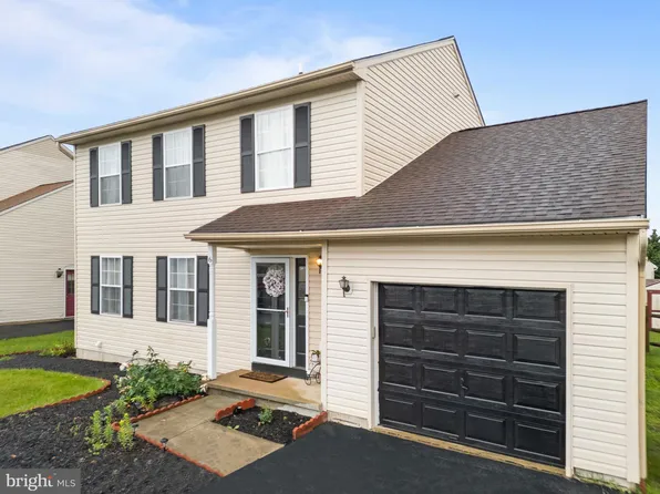 6 E Saxony Dr, New Castle, DE 19720