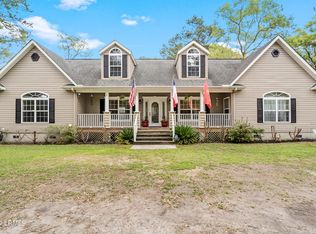 37 Club Bridge Rd, Saint Helena Island, SC 29920