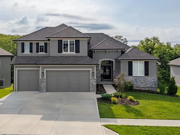 13430 Terrace Park Dr, Parkville, MO 64152