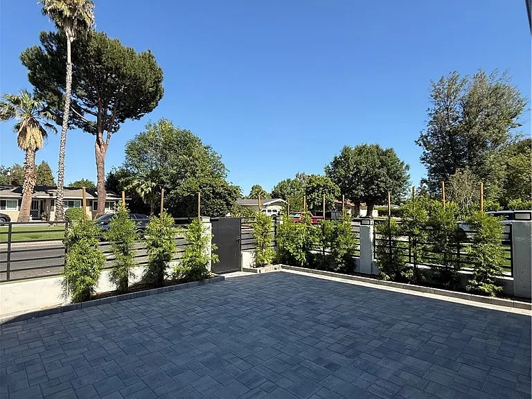 8613 Oakdale Ave — Photo 5