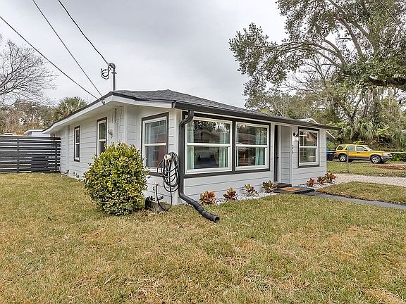 3rd image of 279 Selden Ave