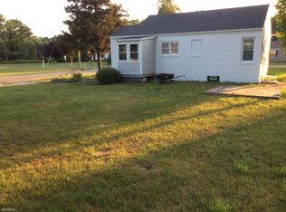 978 Frankfort Ave, Frankfort, MI 49635