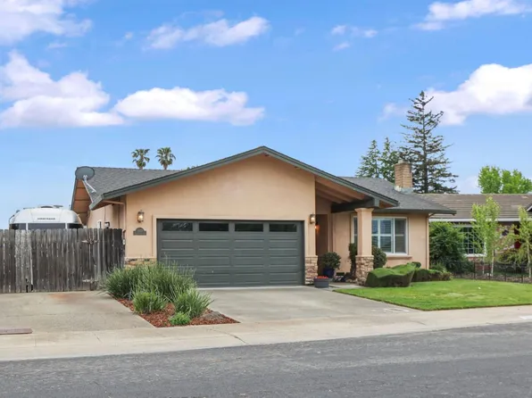 1020 Port Chelsea Cir, Lodi, CA 95240