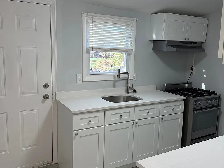 58 E Monroe St — Photo 7