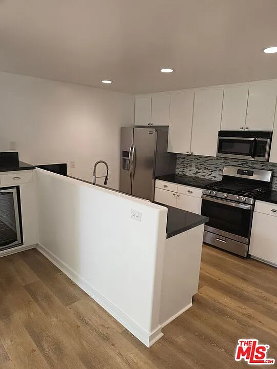 2 bed, 2.0 bath, 1300 sqft, $4,295 — Photo 3