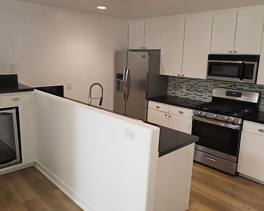 3rd image of 2050 S Bentley Ave Ph 5