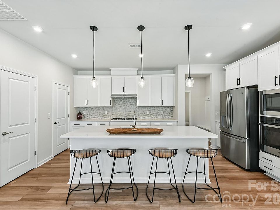 1st image of 5858 Strathmore Ct