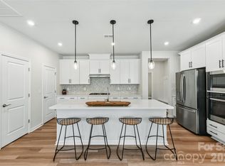 5858 Strathmore Ct, Charlotte, NC 28215