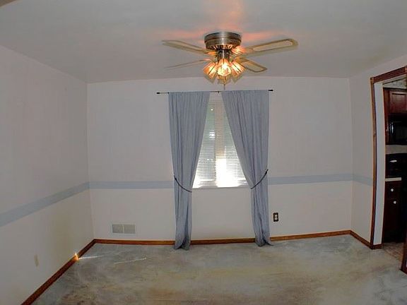 4th image of 6 Marlboro Dr