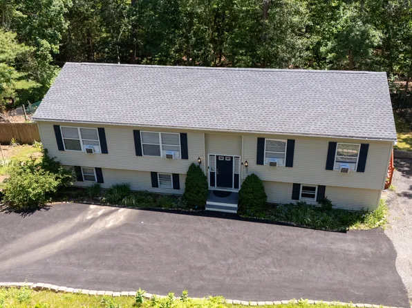 8 Raccoon Lane, Forestdale, MA 02644