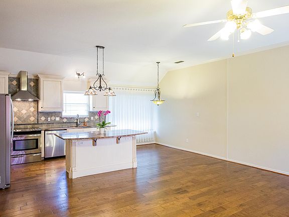 5th image of 4805 Holly Berry Dr