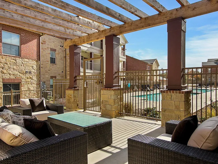 The Lakeshore Apartment Homes — Photo 10