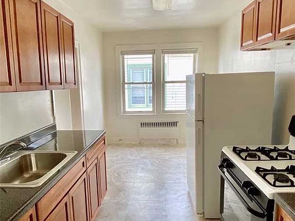 2nd image of 32 Forest Ave Floor 2