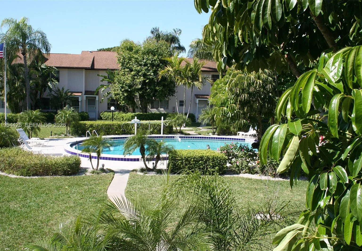 2 bed, 2.5 bath, 1348 sqft, $1,975 — Photo 1