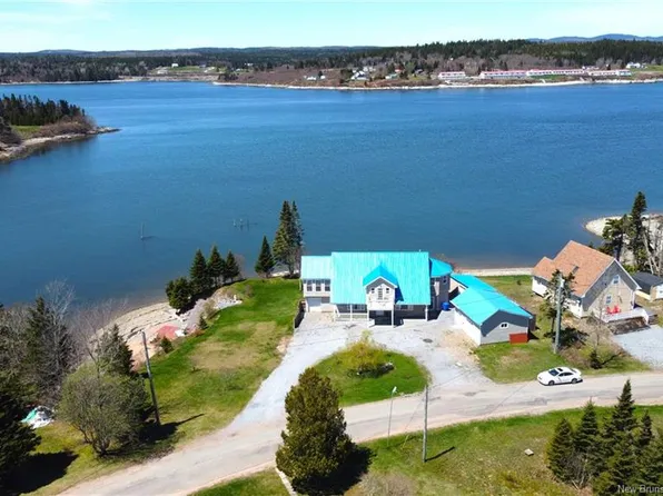 233 McCarthys Point Rd, Pennfield, NB E5J 1A5