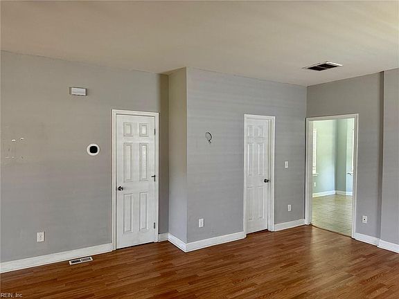2nd image of 2513 Carona Ave