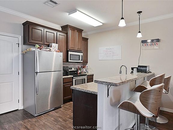 4th image of 405 Ash St #A