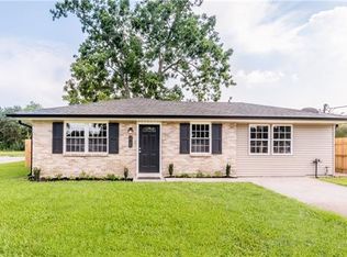2725 Riverbend Dr, Violet, LA 70092