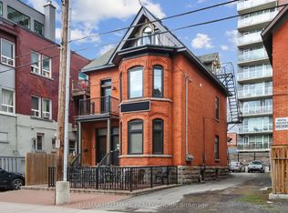 381 Cooper St #2, Ottawa, ON K2P 0G8