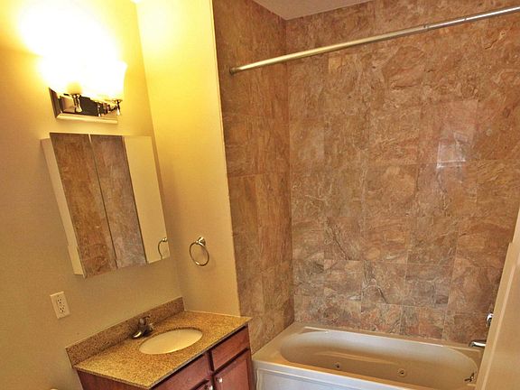 Master Bathroom, Jacuzzi