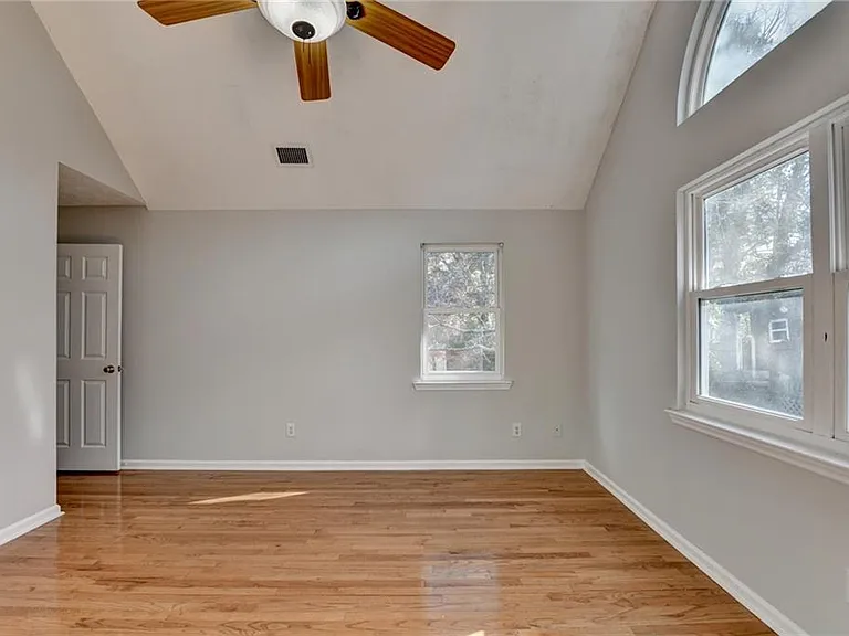 1112 Ashbury Dr — Photo 43