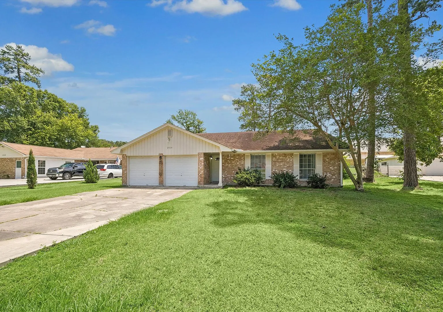 Huge yard with plenty room for everyone — Photo 1