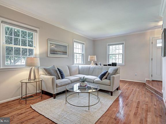 4th image of 4521 Windsor Arms Ct