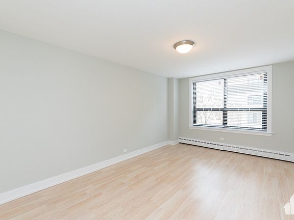 5th image of 445 W Wellington Ave APT 4D