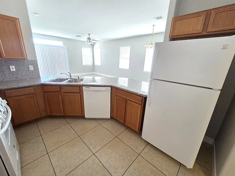 7904 Canyon Grove Ct — Photo 7