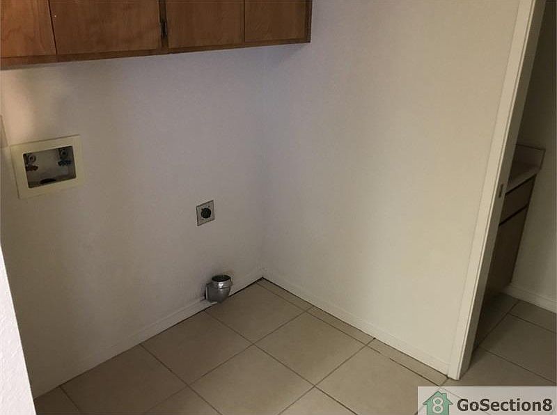 2nd image of 1343 Drakeley Ave