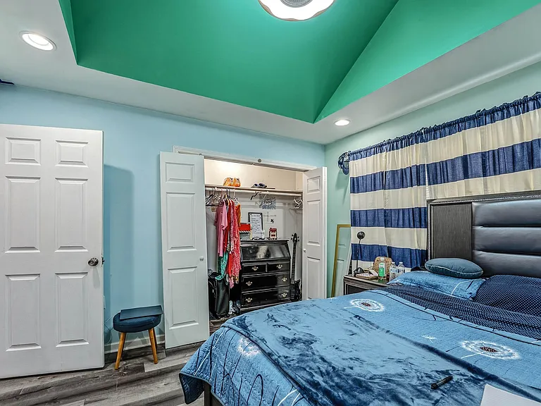 301 N Thomson Ave — Photo 26