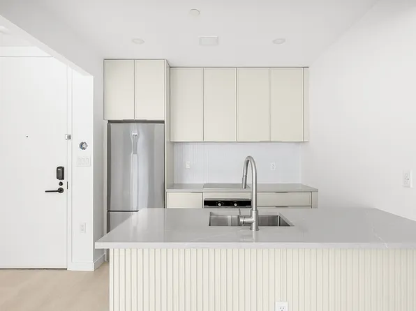 150 Lawrence Street image 4 of 32