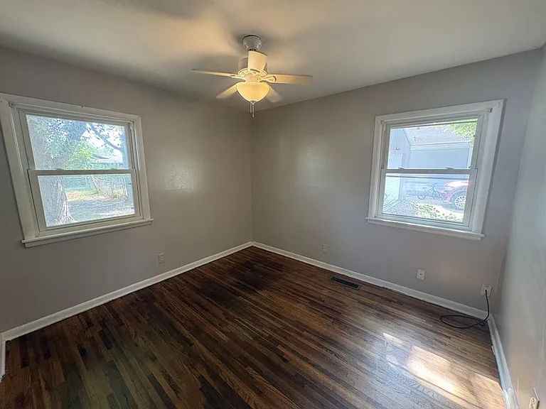 224 Pine Ave — Photo 8