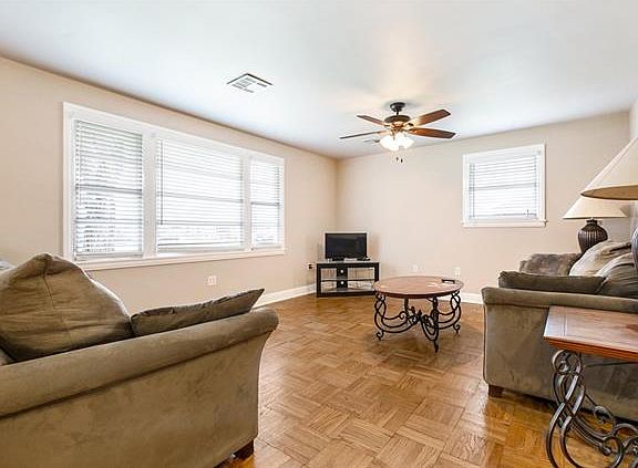 2nd image of 427 Giacomo St