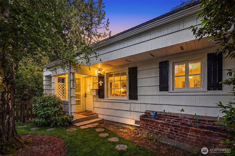 2nd image of 8255 30th Avenue NE