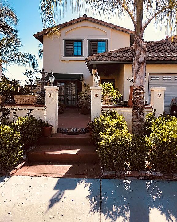Courtyard with fountain 