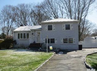 115 Weaver Rd, West Sayville, NY 11796