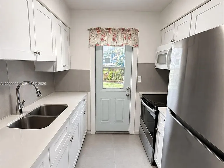 2550 NE 182nd St #2550 — Photo 1