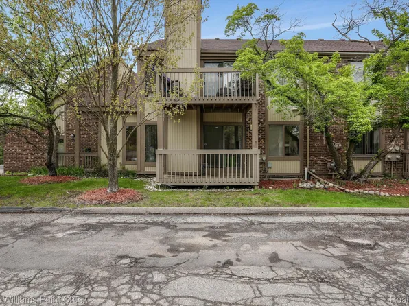 7355 Brynmawr Dr, West Bloomfield, MI 48322