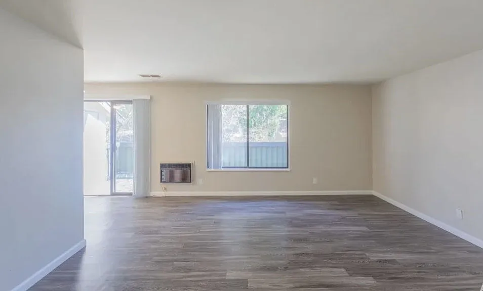 Somerset Apartments — Photo 4