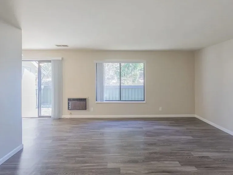 Somerset Apartments — Photo 4