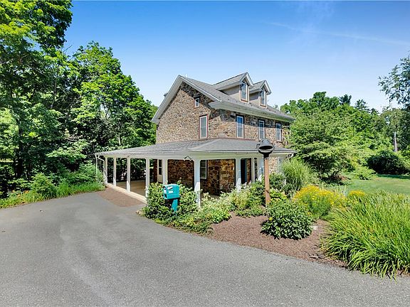 2nd image of 2408 Applewood Dr