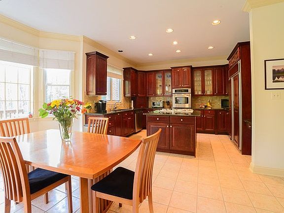Kitchen / Breakfast Nook