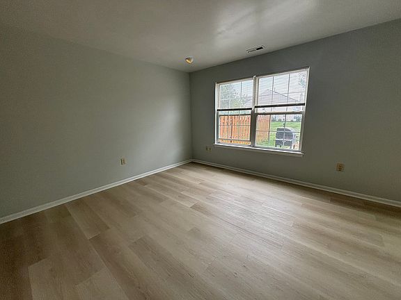 5th image of 265 Sequoia Dr