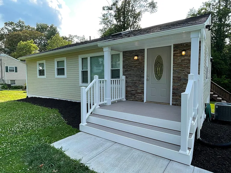 7516 Dogwood Rd — Photo 2