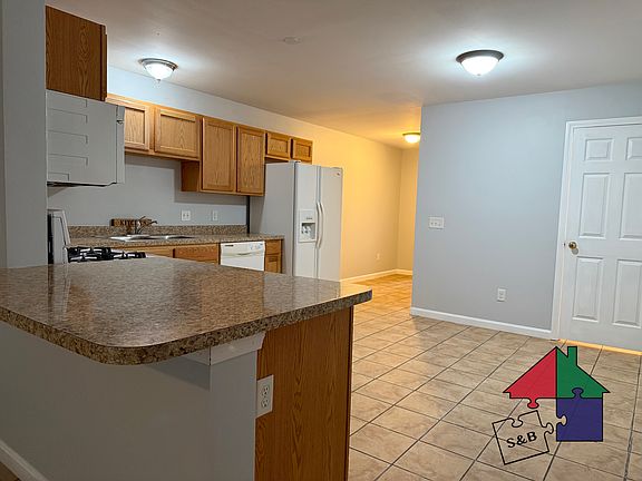 3rd image of 33 Green St #107