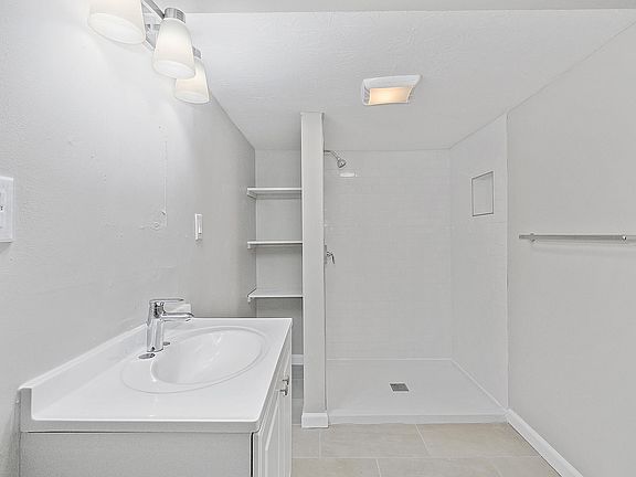 3rd image of 1015 Dana Ave APT 5