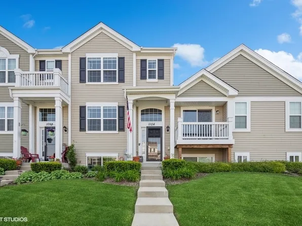 1104 Sapphire Ln, Pingree Grove, IL 60140