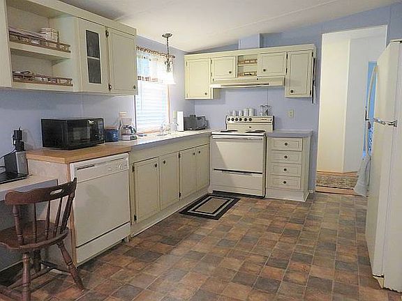 3rd image of 1002 Oak Leaf Ln #34