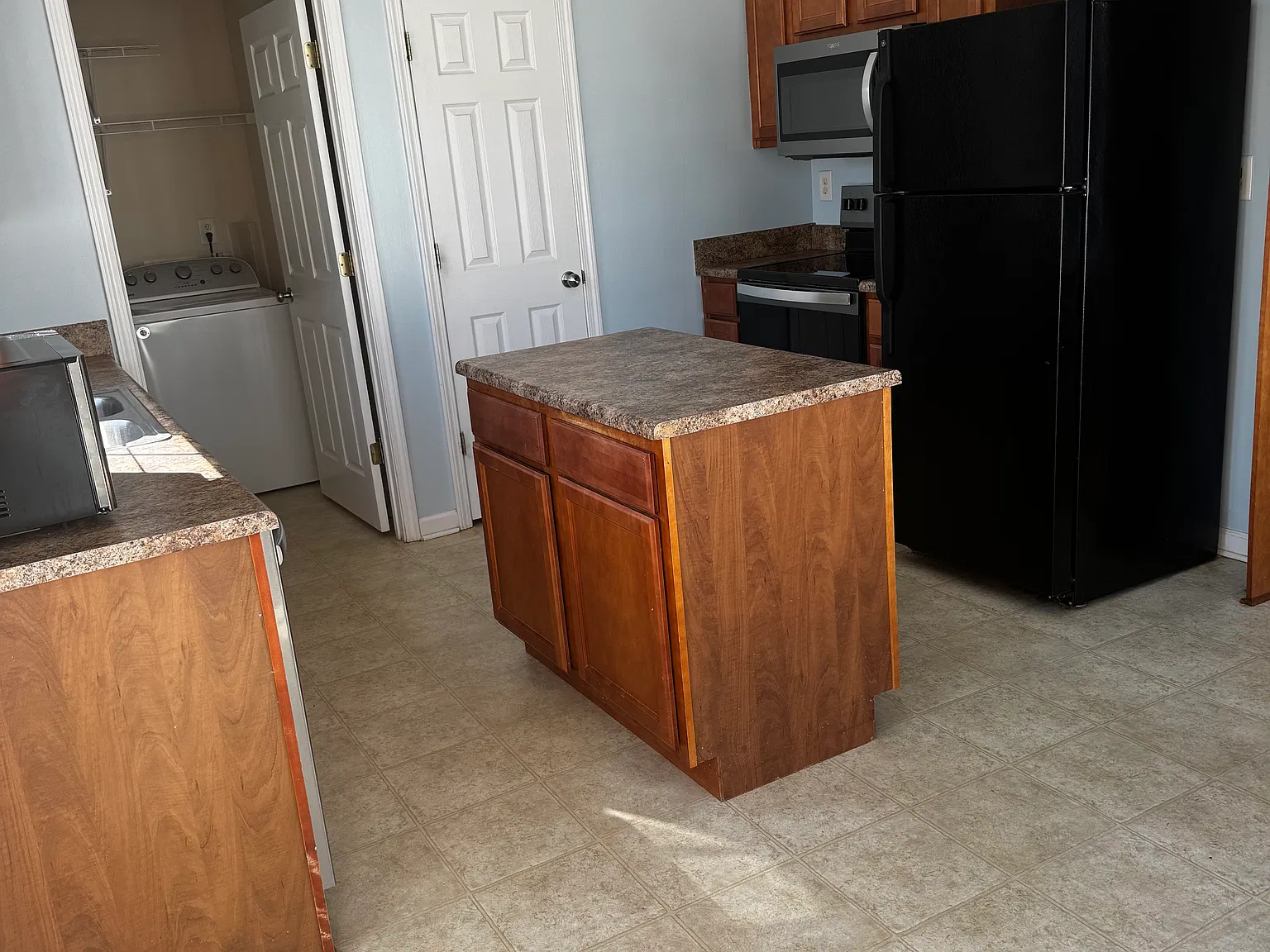 108 Elmhurst Ln — Photo 2
